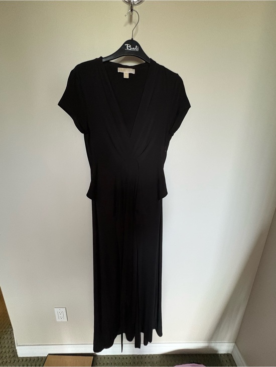 Michael Kors Dresses & Skirts - Michael Kors Classic Black V-Neck Women’s Dress size 6